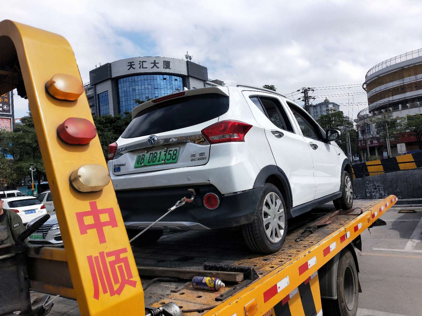 深圳龙岗拖车的正确操作是什么？